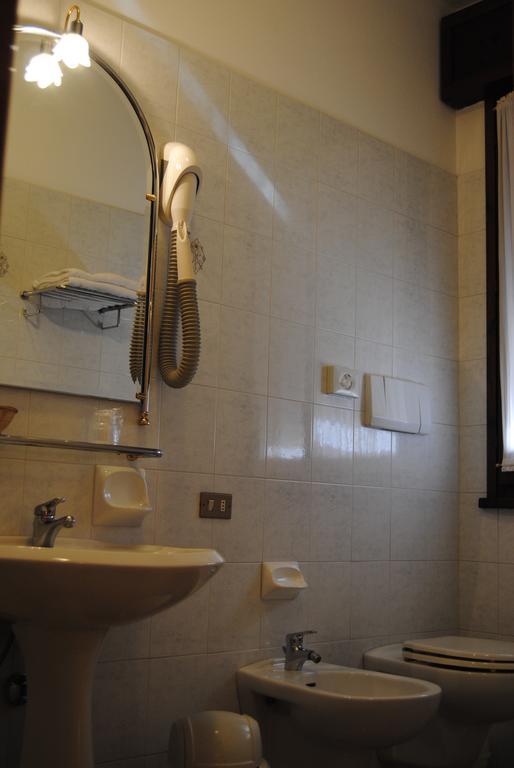 Hotel La Fenice Formigine Phòng bức ảnh
