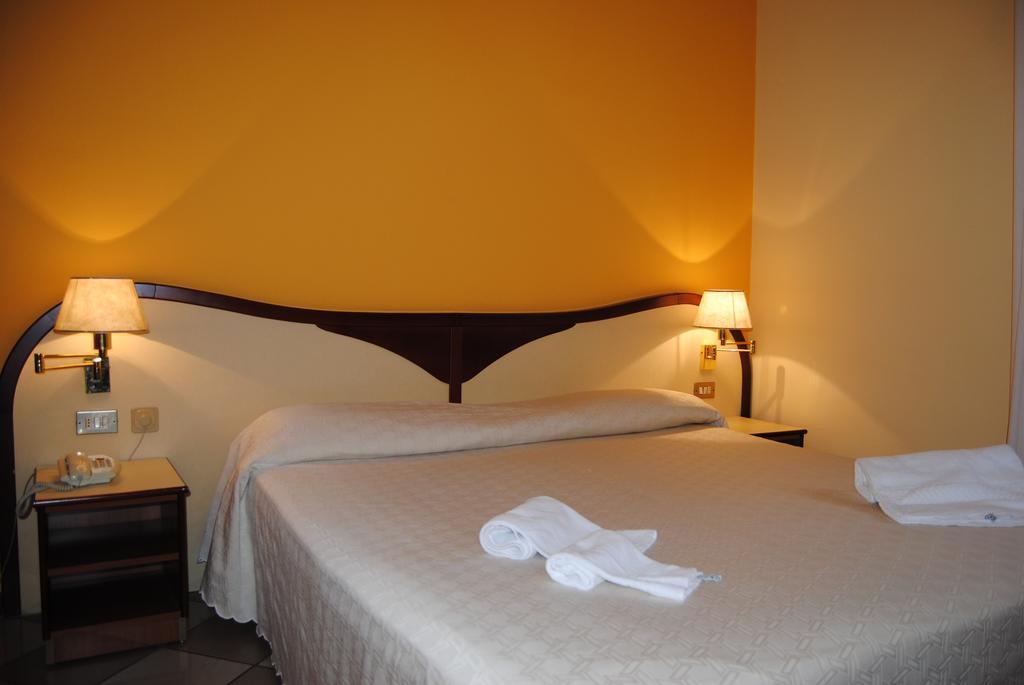 Hotel La Fenice Formigine Phòng bức ảnh