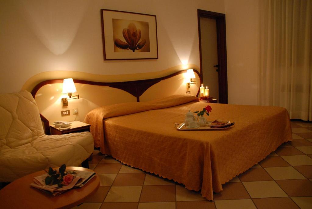Hotel La Fenice Formigine Phòng bức ảnh